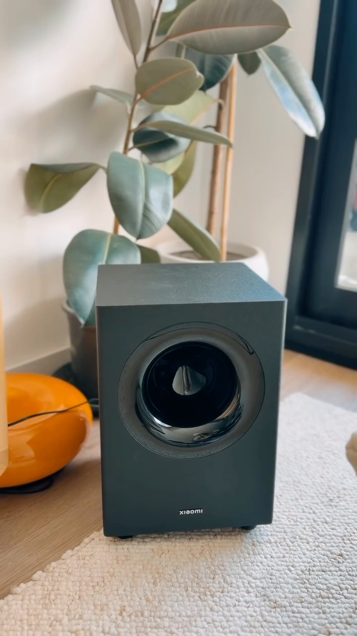 ¡Xiaomi Soundbar Pro! 🔊

🎵 Sonido envolvente para películas, series, música y gaming
⚡ Potencia de hasta 300W
🔊 Sistema de audio 2.1 canales con subwoofer inalámbrico
🎬 Compatible con Dolby Audio y DTS Virtual:X
📶 Conectividad Bluetooth, HDMI (ARC), óptica y coaxial
🎮 Modos de sonido para cine, música, juegos y más
✨ Diseño elegante y moderno para cualquier ambiente ￼